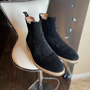 SUEDE CHELSEA BOOT - Black Suede